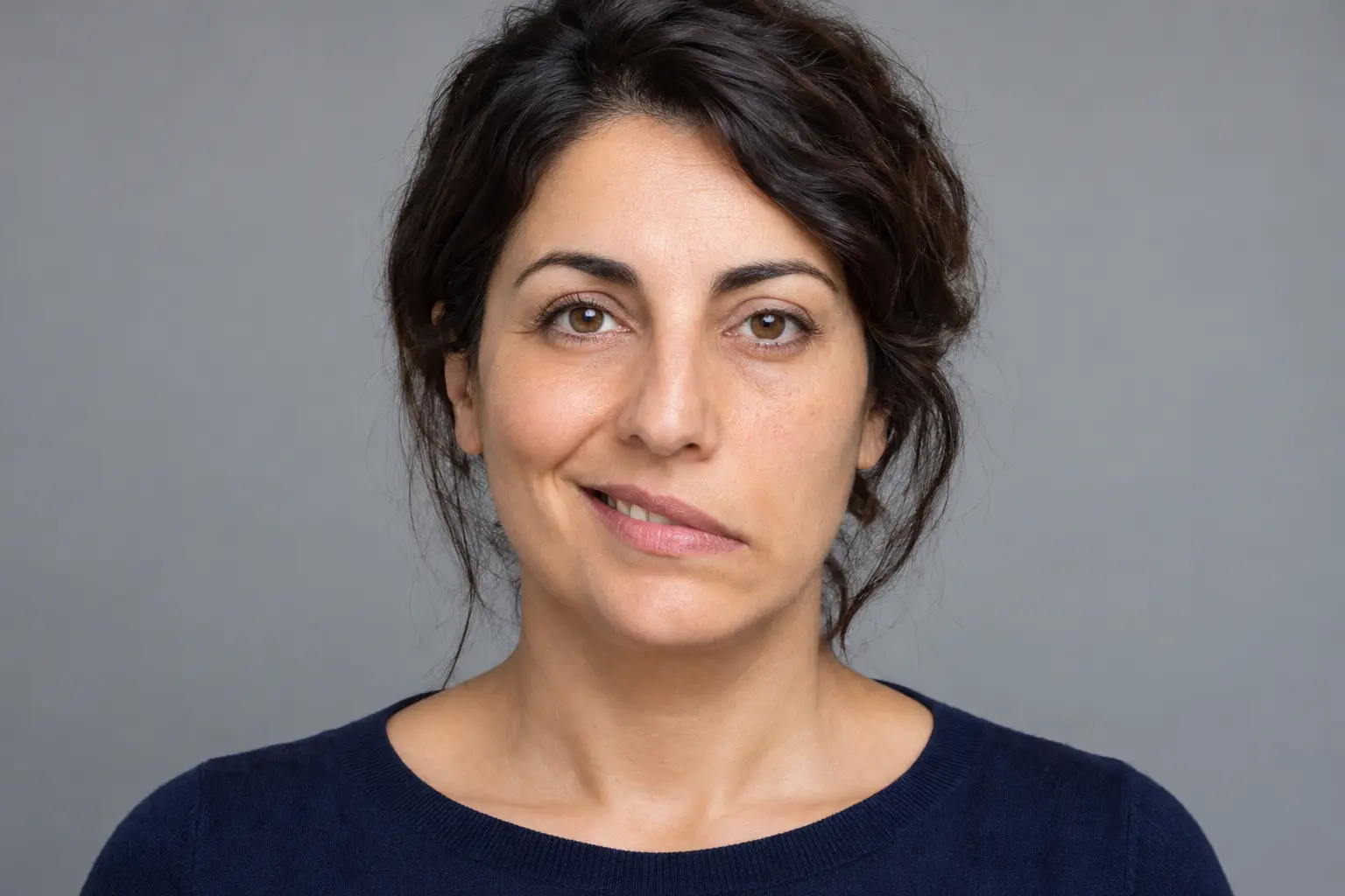 המחשת AI של חולשה בצד אחד של הפנים ואסימטריה בחיוך